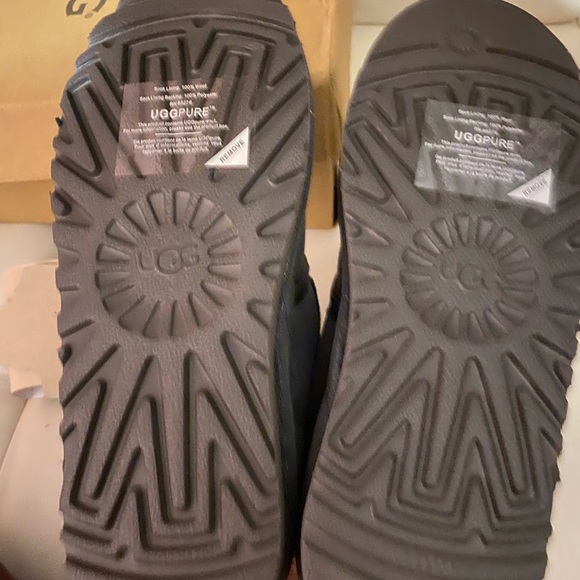 Grey Neulem Uggs - Picture 4 of 7